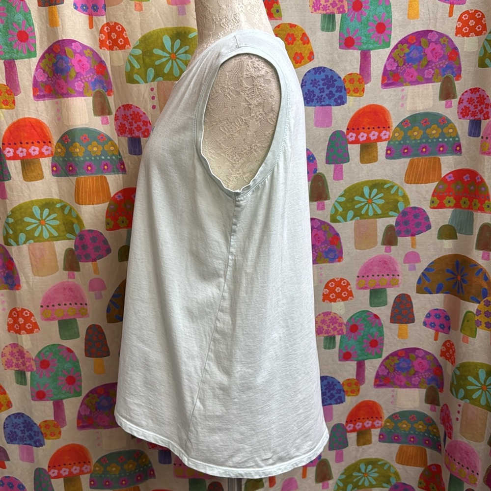 Life is Good Women’s Tank Top. Large - Picture 6 of 8